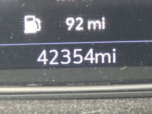 Used 2021 GMC Yukon Denali w/ Denali Premium Package image 2