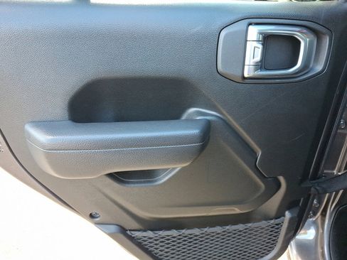 Certified 2022 Jeep Gladiator Sport image 19