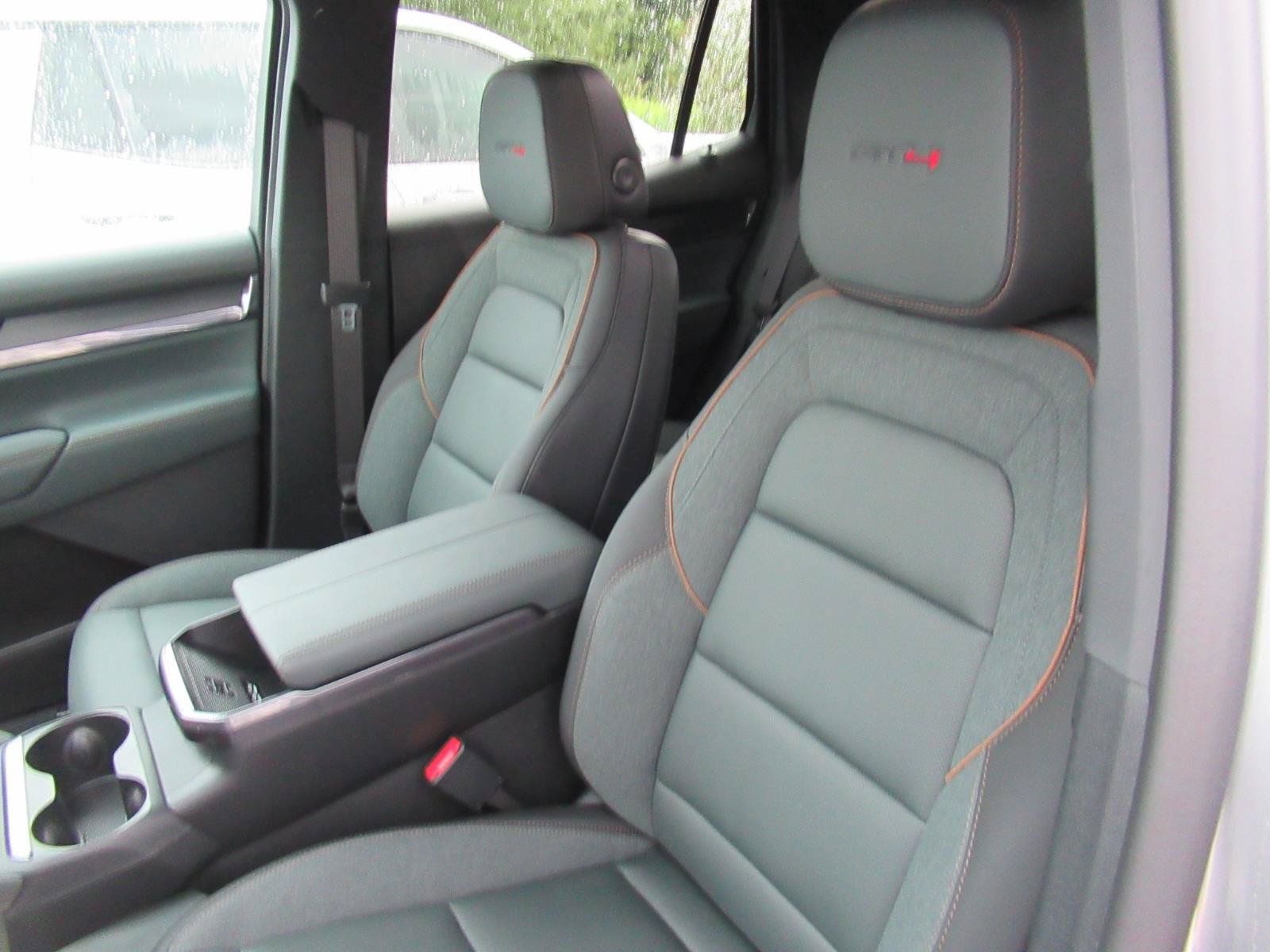 New 2027 GMC Terrain AT4 w/ Convenience Package III AWD/4WD image 17