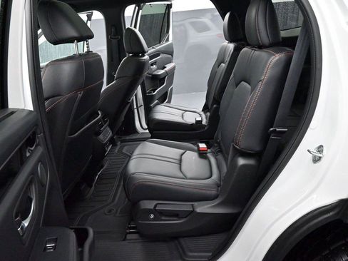 Used 2024 Honda Pilot TrailSport image 34
