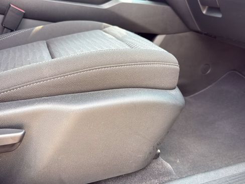 Used 2026 Chevrolet Equinox LT AWD/4WD image 23