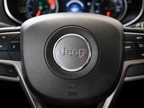 Used 2019 Jeep Cherokee Limited image 27