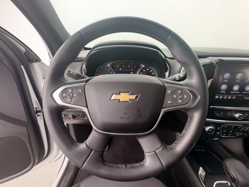 Used 2023 Chevrolet Traverse LT FWD image 10