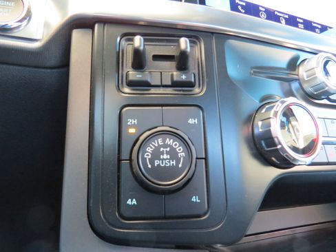 Used 2024 Ford F150 Lariat w/ Tow/Haul Package image 25