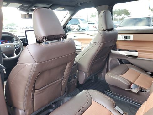 Used 2022 Ford Explorer King Ranch w/ Technology Package image 12