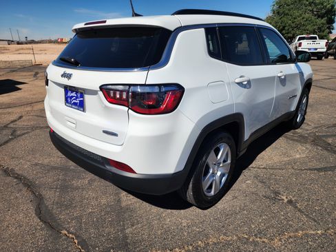 Used 2022 Jeep Compass Latitude w/ Convenience Group FWD image 5