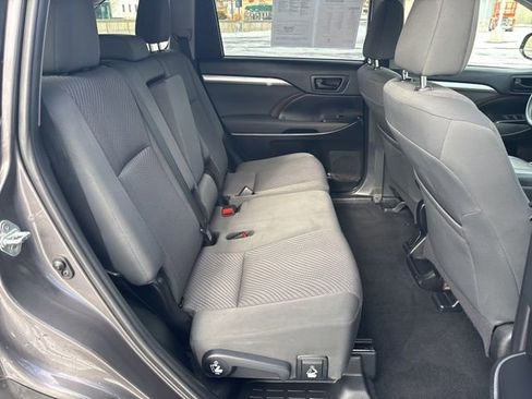 Used 2019 Toyota Highlander LE image 15