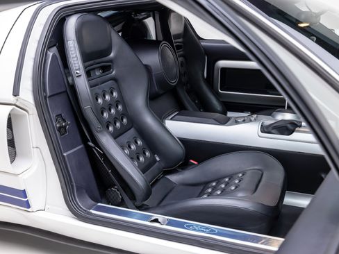 Used 2005 Ford GT RWD image 35