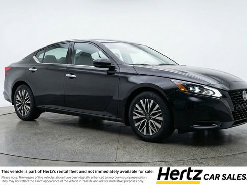 Used 2025 Nissan Altima 2.5 SV image 1