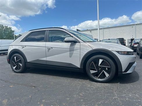 New 2025 Hyundai Ioniq 5 SEL image 2