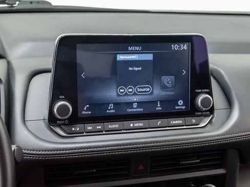 Used 2024 Nissan Rogue S FWD image 18