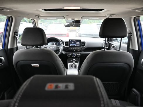 Used 2025 Hyundai Venue SEL FWD image 35