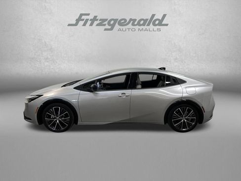 Used 2024 Toyota Prius XLE image 2