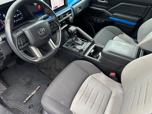 Used 2024 Toyota Tacoma TRD Off-Road image 11