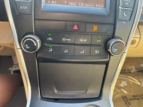 Used 2016 Toyota Camry LE FWD image 18