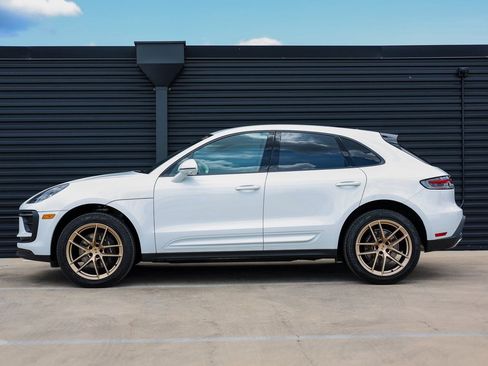 Certified 2025 Porsche Macan image 2