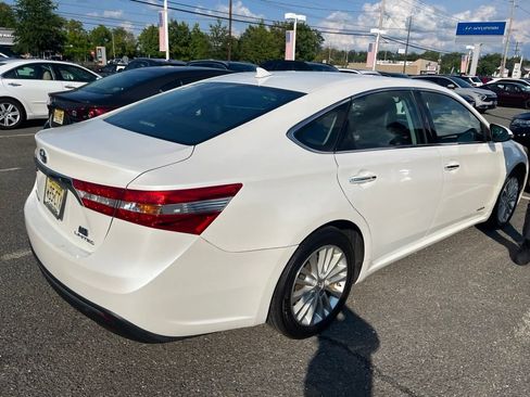 Used 2014 Toyota Avalon Limited w/ Technology Package FWD image 4