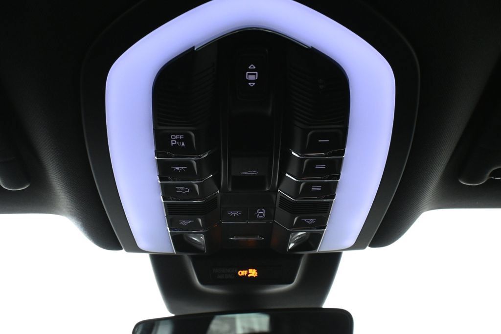 Used 2025 Porsche Macan S AWD/4WD image 20