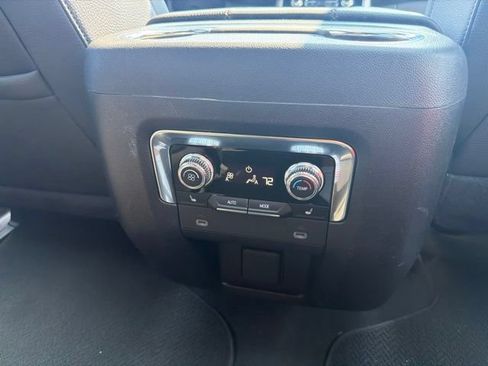 Used 2024 GMC Yukon XL Denali AWD/4WD image 18