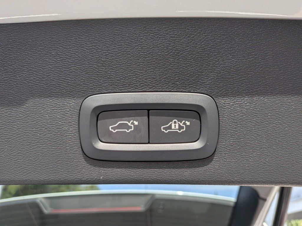 Used 2025 Volvo XC40 B5 Core AWD/4WD image 14