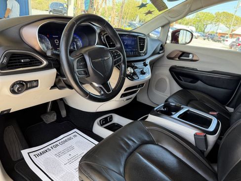 Used 2017 Chrysler Pacifica Touring-L Plus image 23