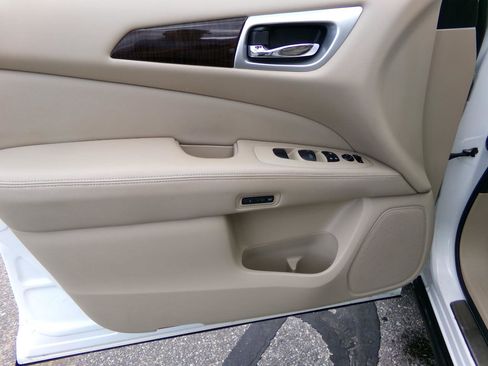 Used 2015 Nissan Pathfinder SL w/ SL Tech Package AWD/4WD image 10