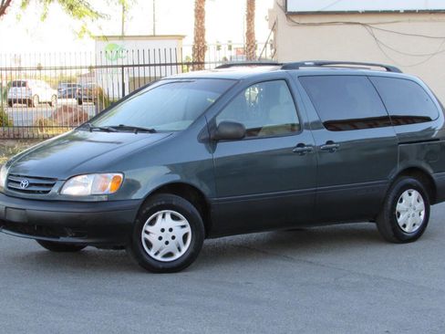 Used 2002 Toyota Sienna CE FWD image 3