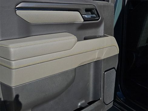 Used 2025 Chevrolet Silverado 1500 ZR2 w/ Technology Package image 18