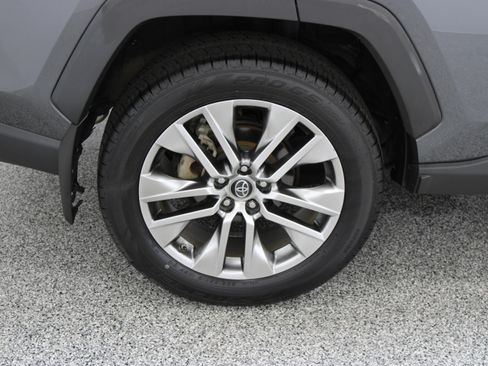 Used 2019 Toyota RAV4 Limited FWD image 6