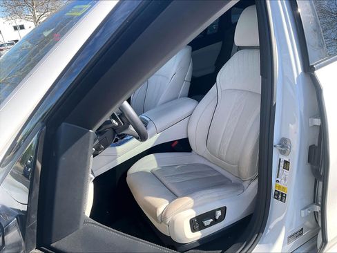 Used 2024 BMW X6 xDrive40i w/ Executive Package image 26