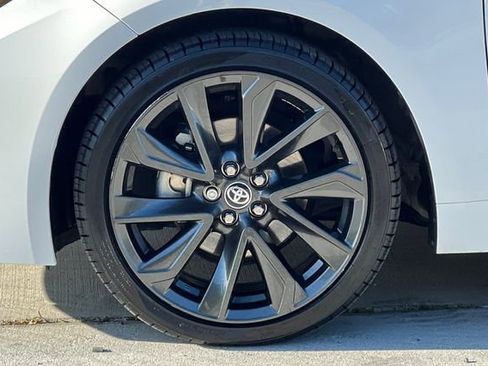 Used 2024 Toyota Corolla SE w/ SE Premium Package FWD image 31