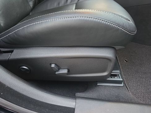 Used 2023 Chrysler 300 C RWD image 36