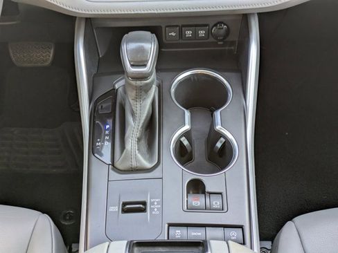 Used 2020 Toyota Highlander XLE image 21