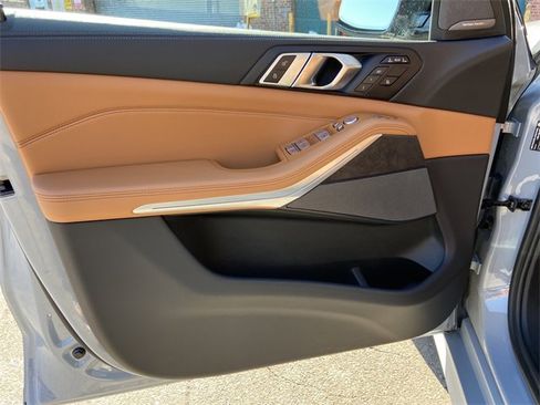 Used 2023 BMW X7 xDrive40i w/ M Sport Package image 22