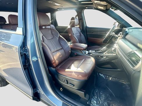 Used 2024 Kia Telluride EX w/ EX Captain's Chair Package FWD image 30