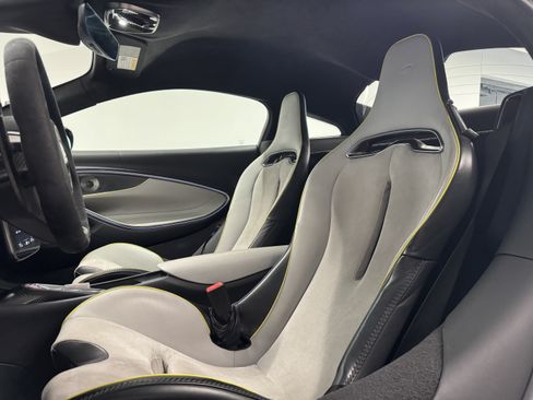 Used 2023 McLaren Artura RWD image 9