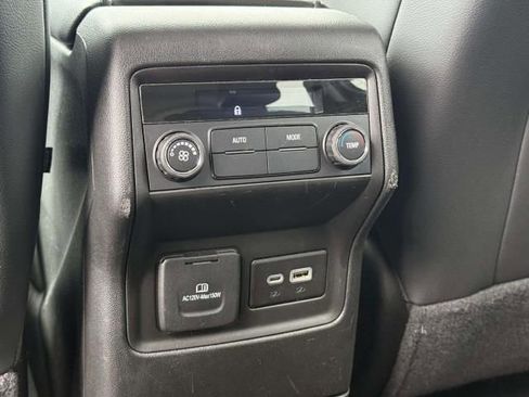 Used 2023 GMC Acadia SLT image 15