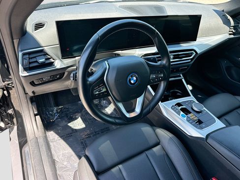 Used 2023 BMW i4 eDrive35 RWD image 9
