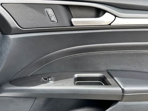 Used 2019 Ford Fusion Titanium AWD/4WD image 18
