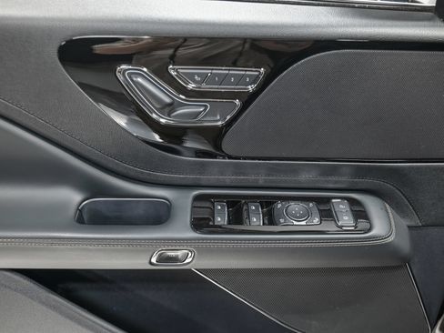 Used 2025 Lincoln Aviator AWD image 13