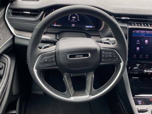 Used 2025 Jeep Grand Cherokee Limited image 39