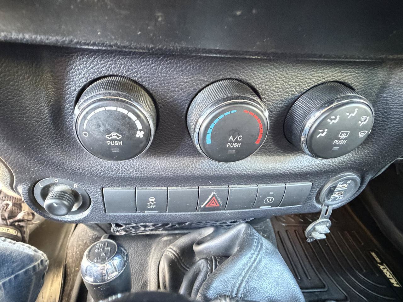 Used 2014 Jeep Wrangler Rubicon w/ Dual Top Group AWD/4WD image 19