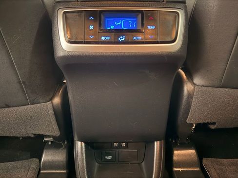 Used 2018 Toyota Highlander XLE image 35