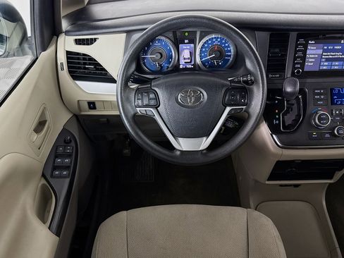 Used 2019 Toyota Sienna L image 16