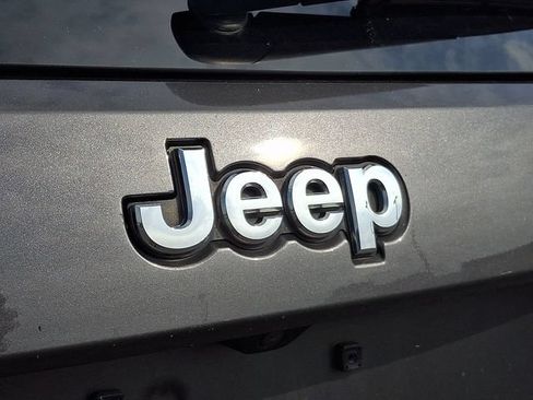 Used 2018 Jeep Grand Cherokee Laredo AWD/4WD image 8