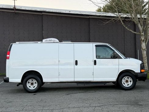Used 2016 GMC Savana 2500 2500 3dr Extended Cargo Van w/ image 5