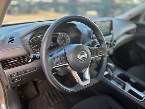 Used 2024 Nissan Sentra SV FWD image 17