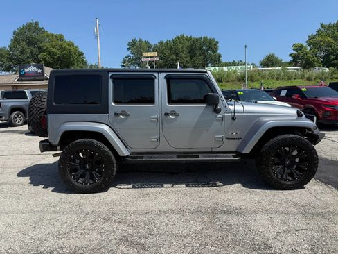 Used 2016 Jeep Wrangler Unlimited Sahara AWD/4WD image 2