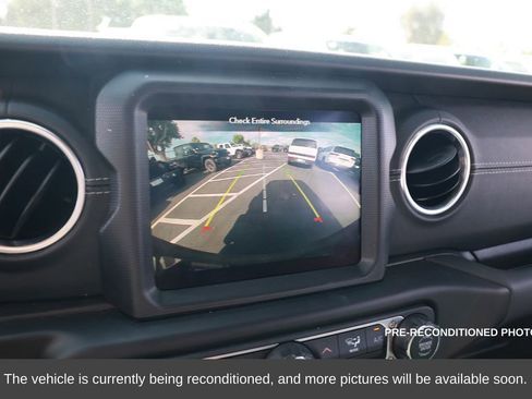 Used 2023 Jeep Wrangler Unlimited Sahara image 17