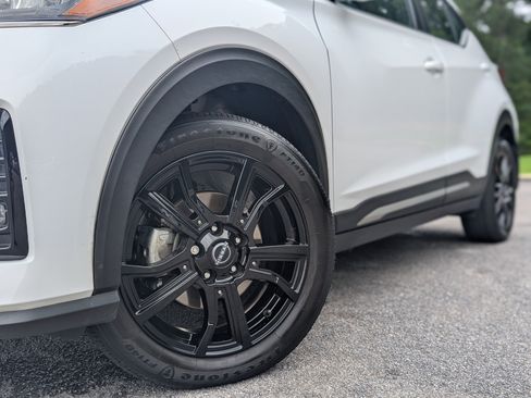 Used 2024 Nissan Kicks SR w/ SR Premium Package FWD image 33